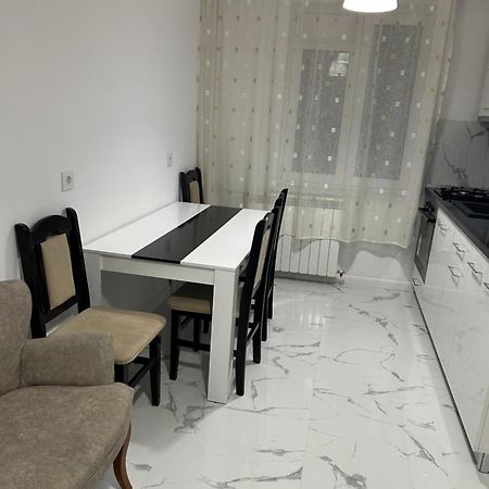 Apartament Central Рымнику-Вылча Экстерьер фото