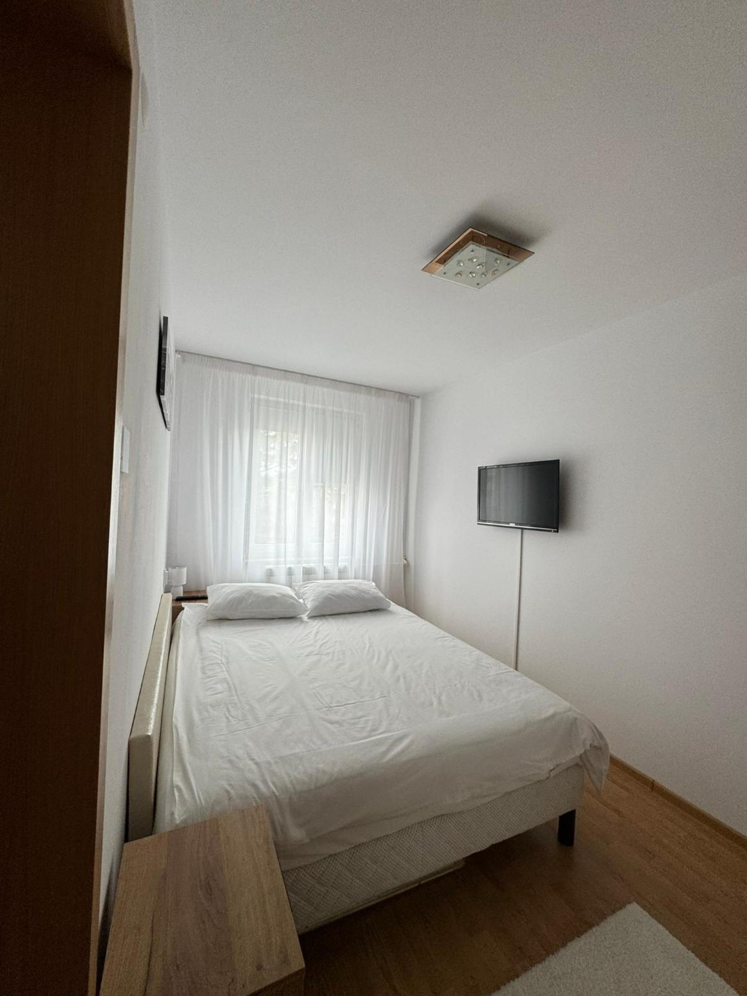 Apartament Central Рымнику-Вылча Экстерьер фото