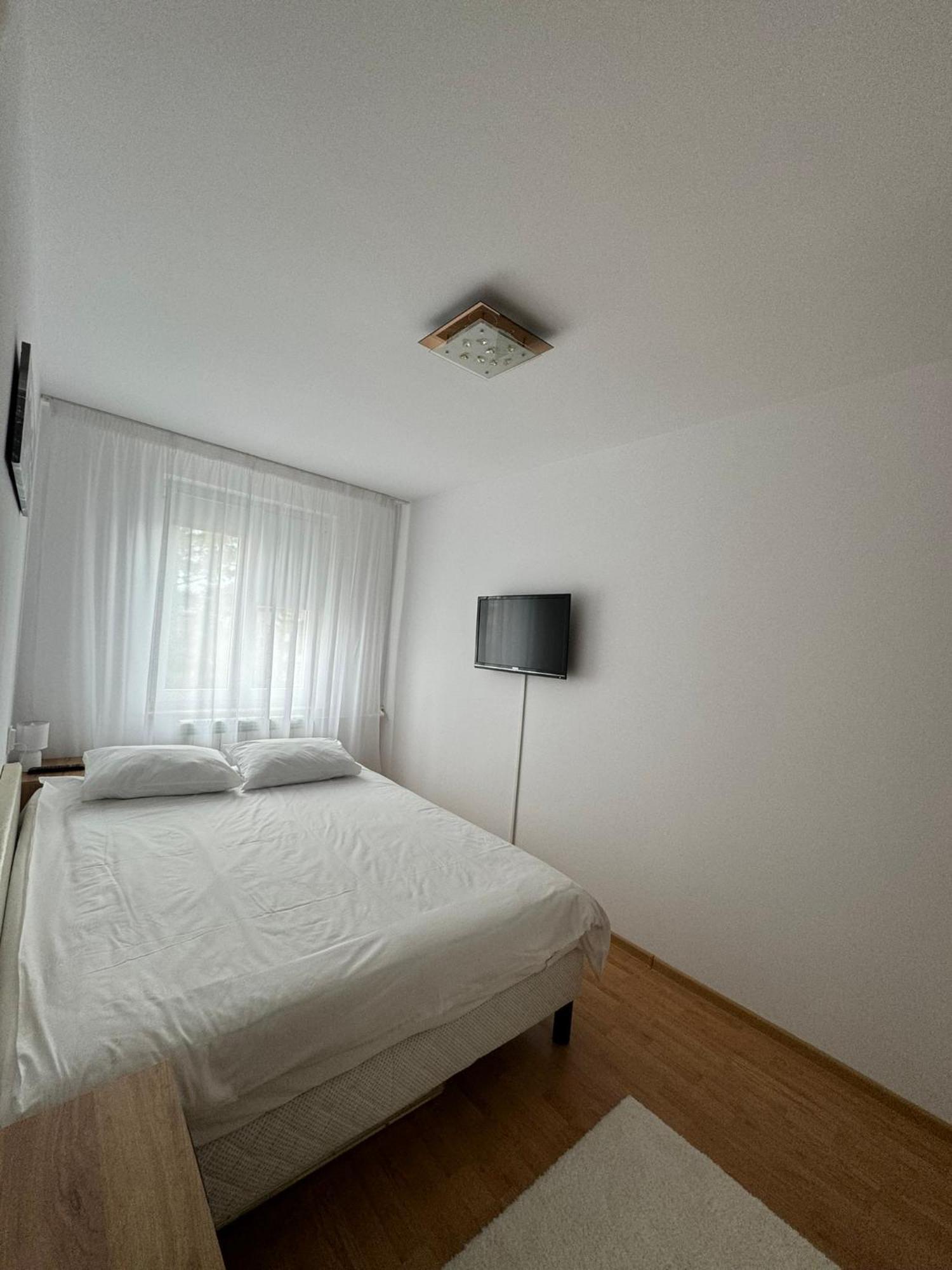 Apartament Central Рымнику-Вылча Экстерьер фото