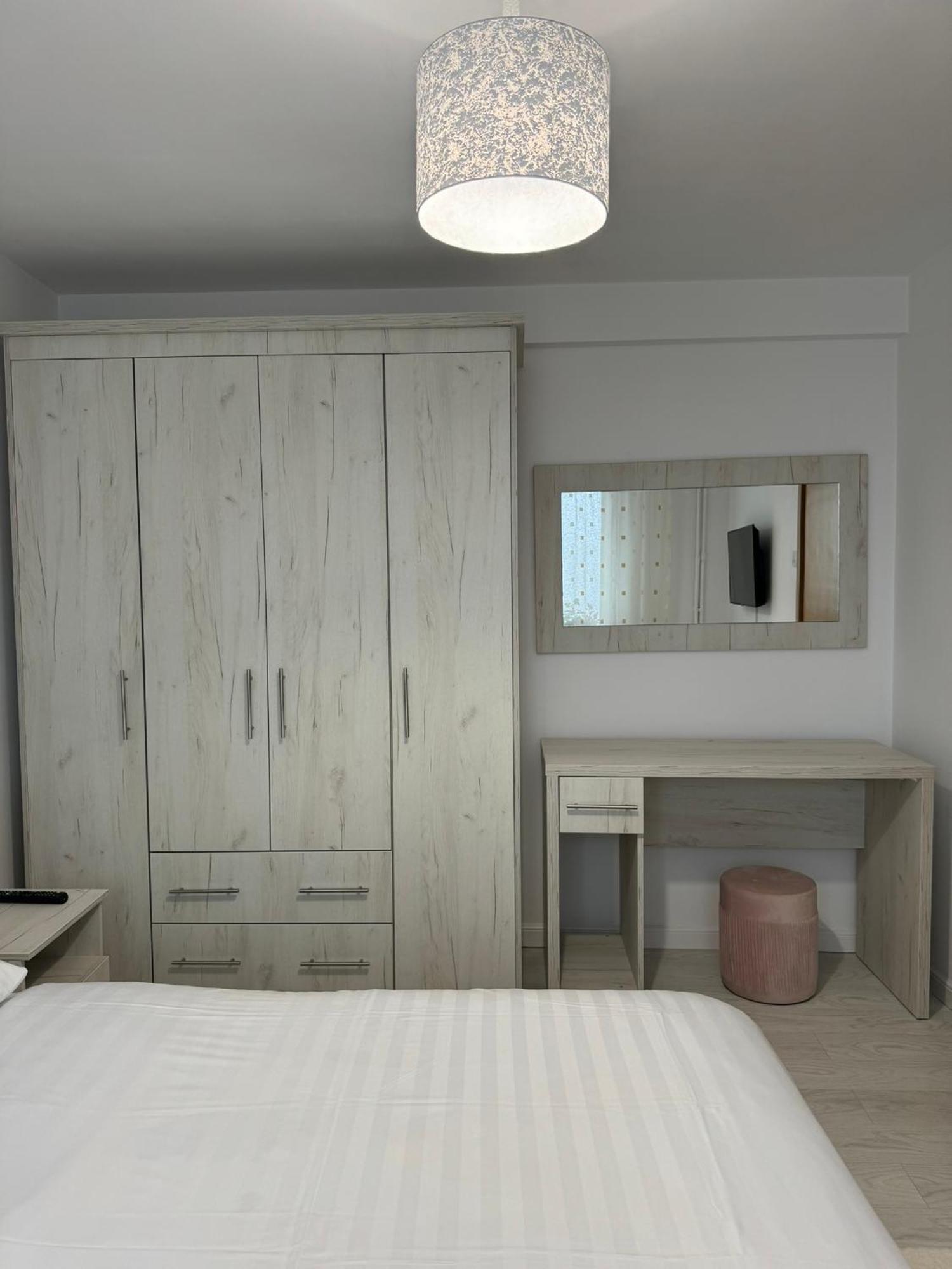 Apartament Central Рымнику-Вылча Экстерьер фото