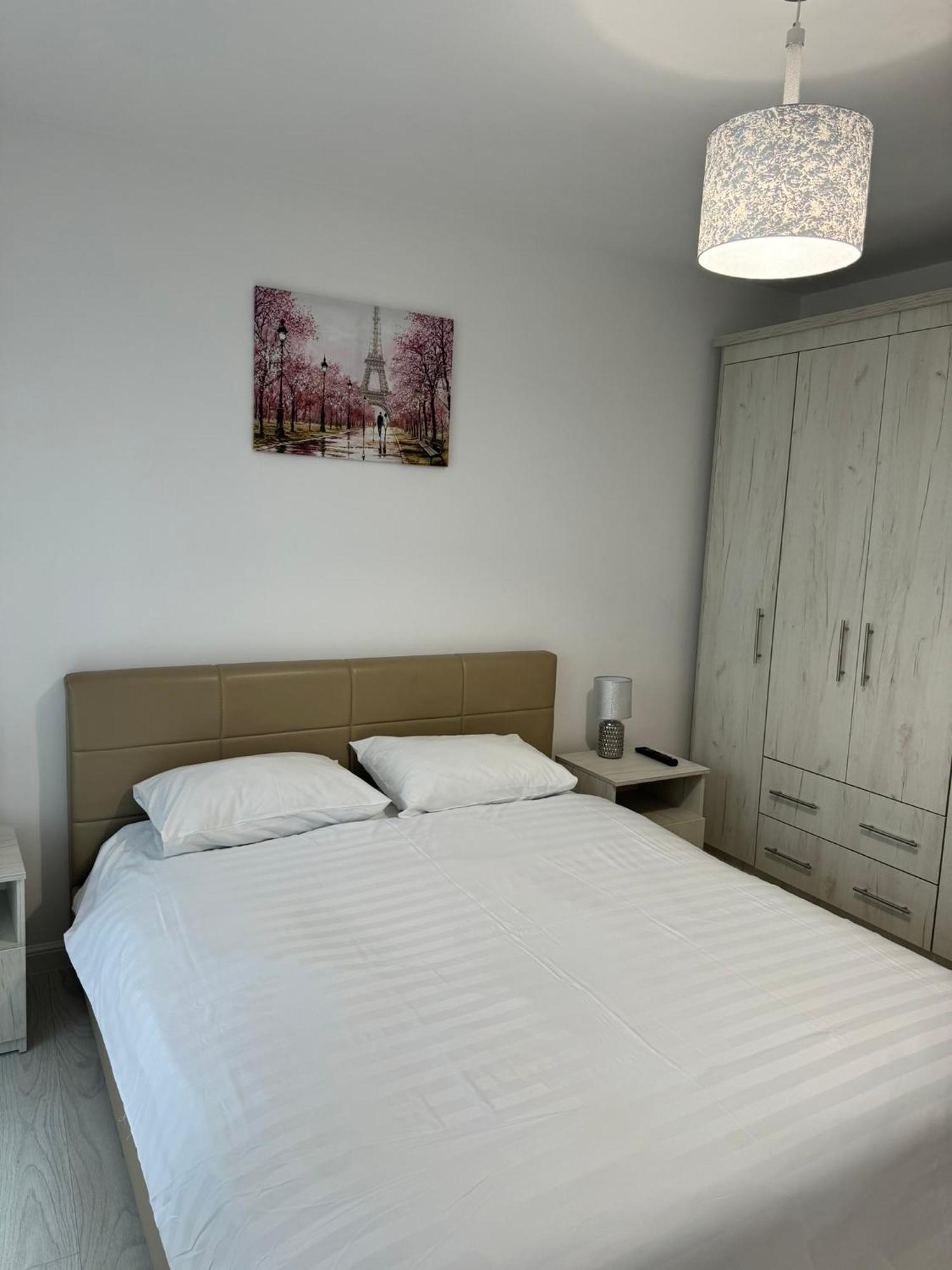 Apartament Central Рымнику-Вылча Экстерьер фото
