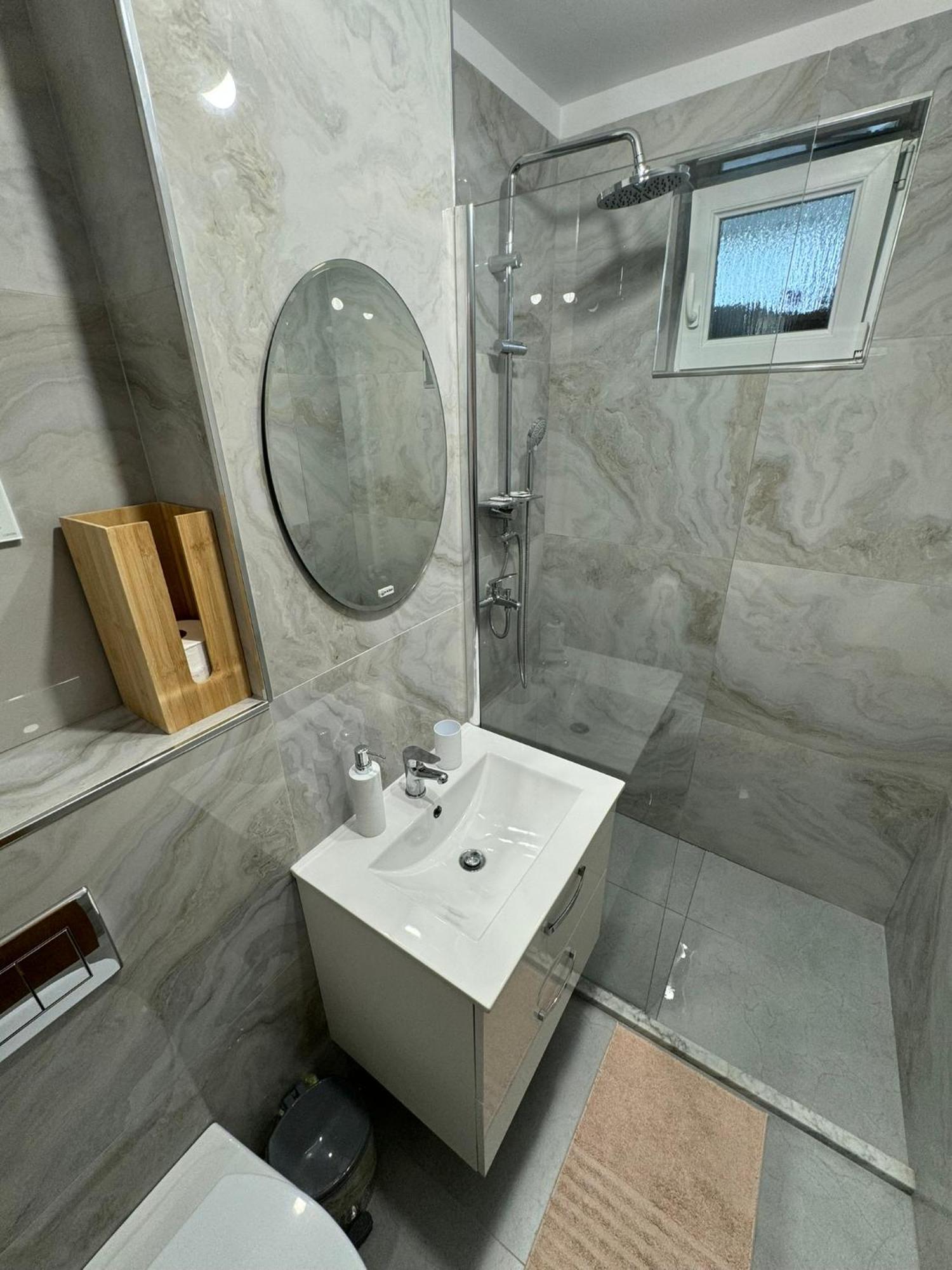 Apartament Central Рымнику-Вылча Экстерьер фото