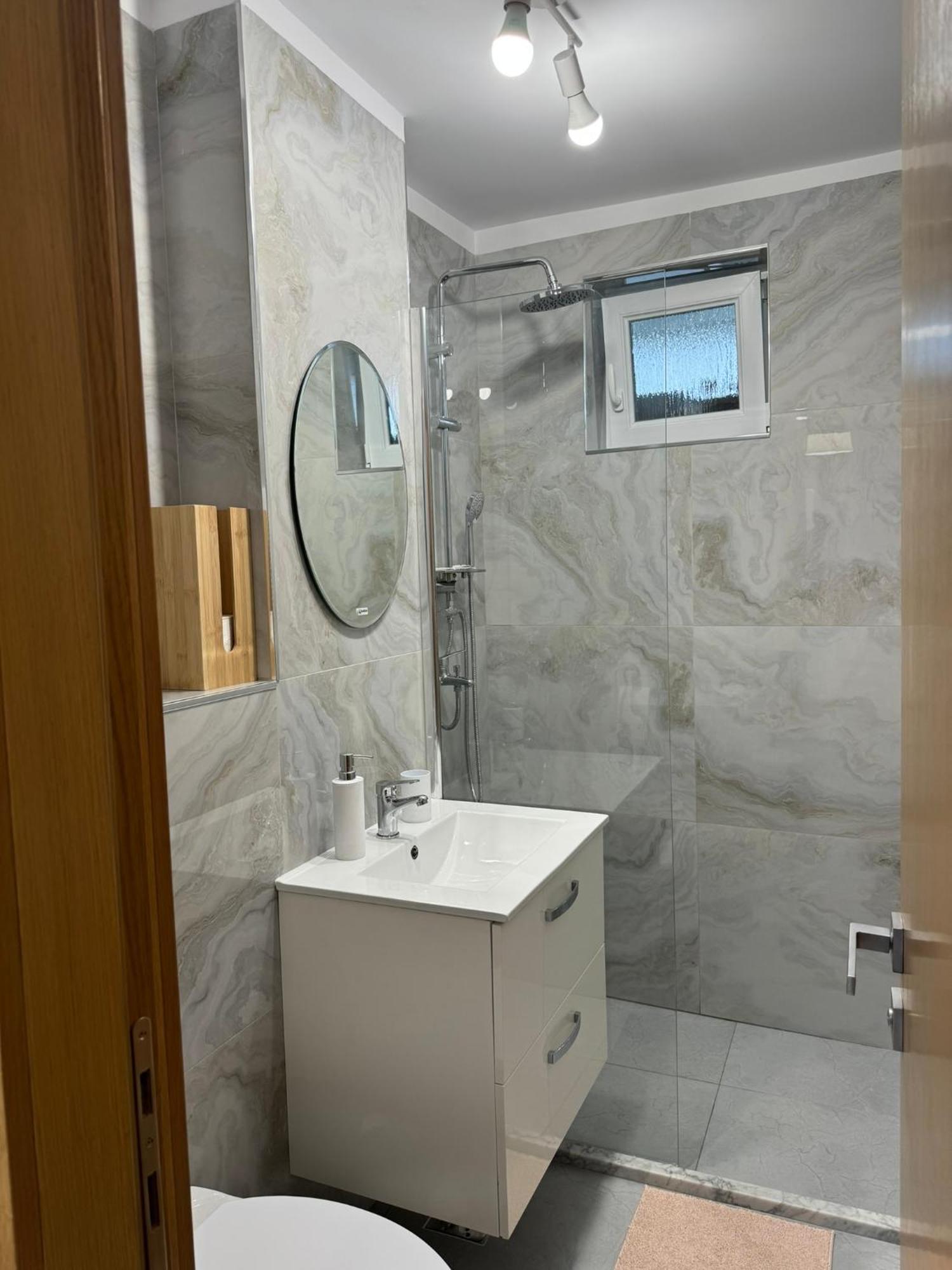 Apartament Central Рымнику-Вылча Экстерьер фото