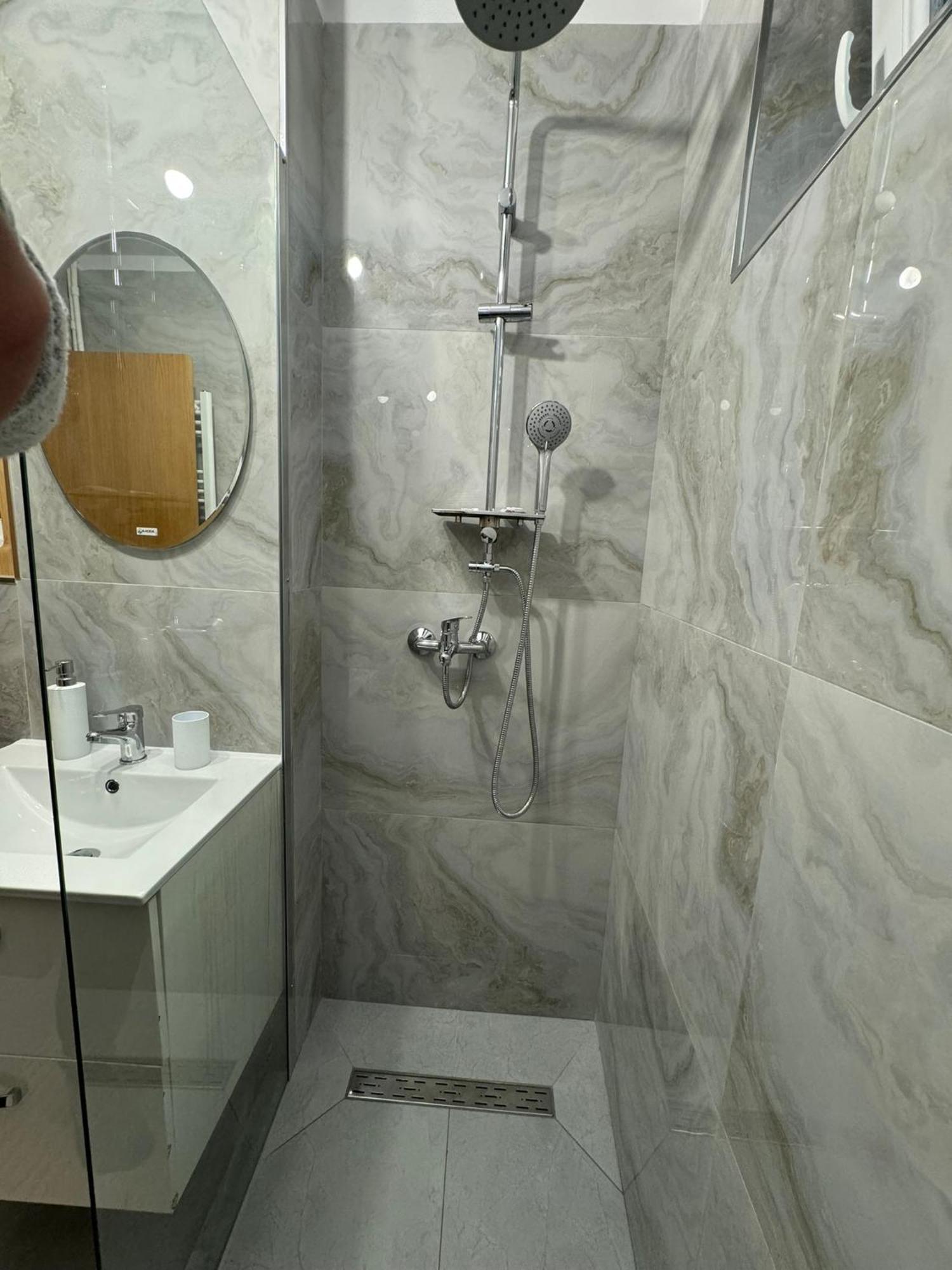 Apartament Central Рымнику-Вылча Экстерьер фото