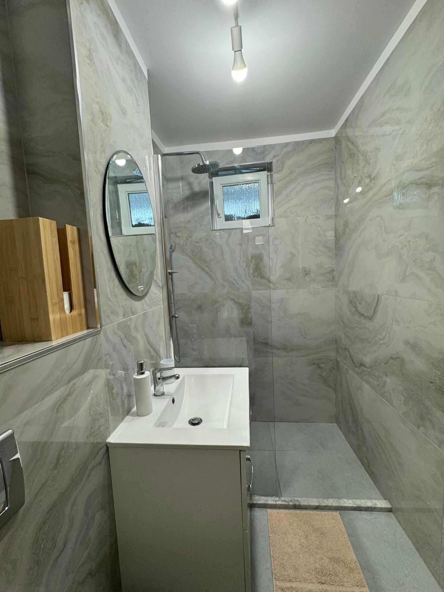 Apartament Central Рымнику-Вылча Экстерьер фото