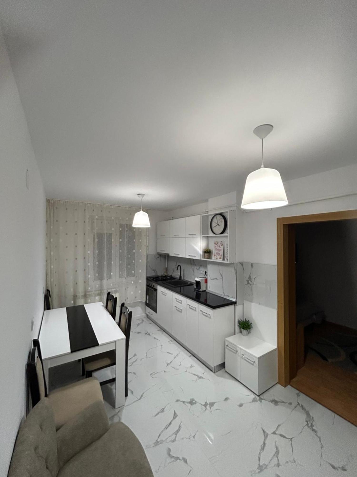 Apartament Central Рымнику-Вылча Экстерьер фото