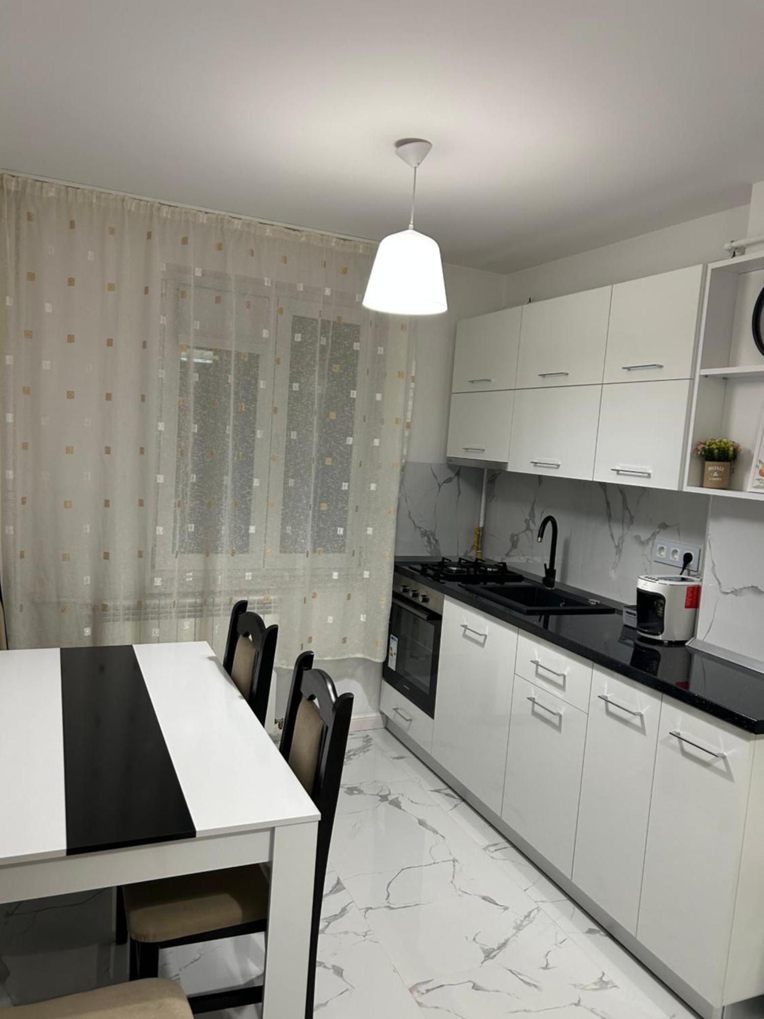 Apartament Central Рымнику-Вылча Экстерьер фото