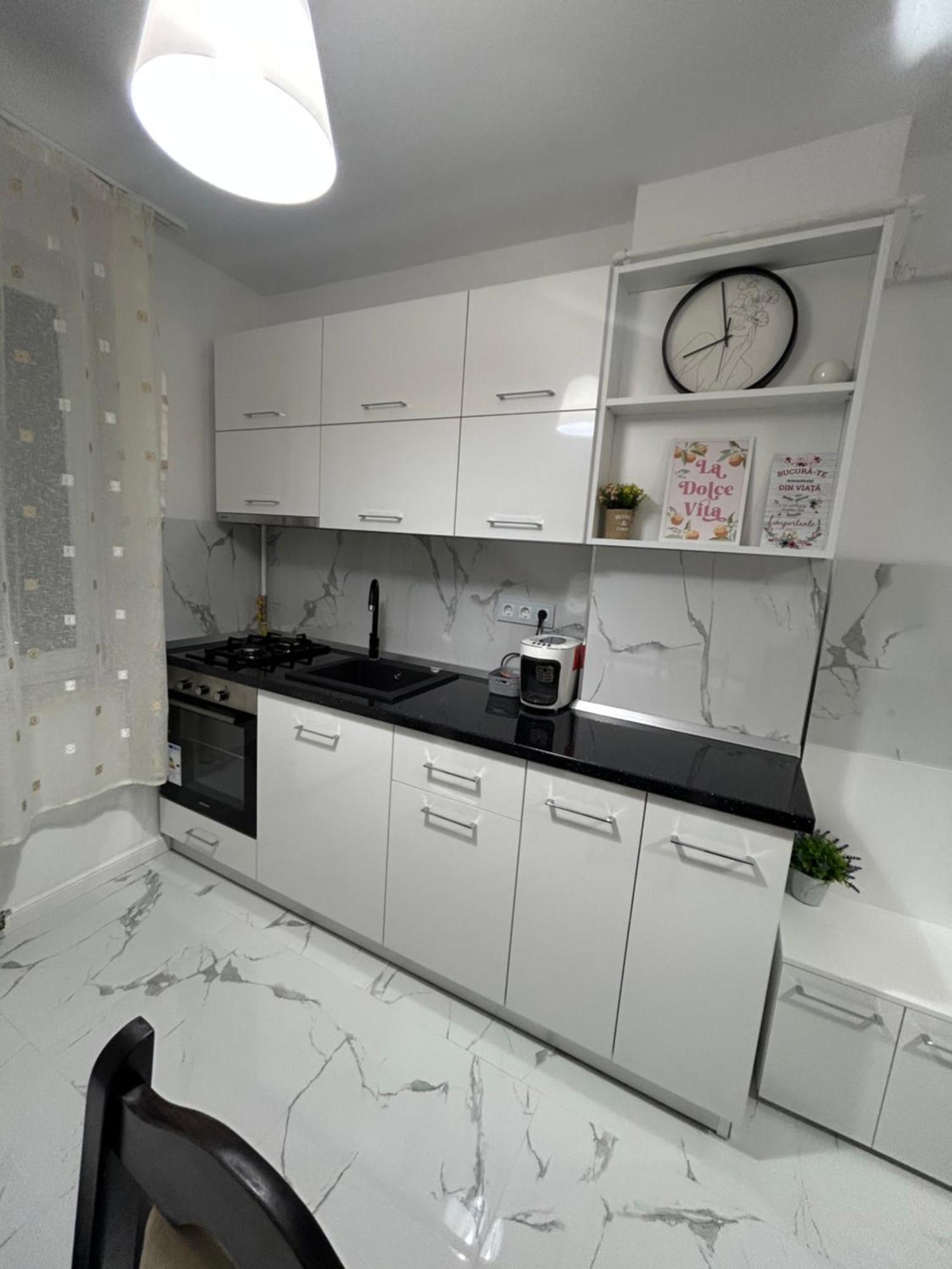 Apartament Central Рымнику-Вылча Экстерьер фото