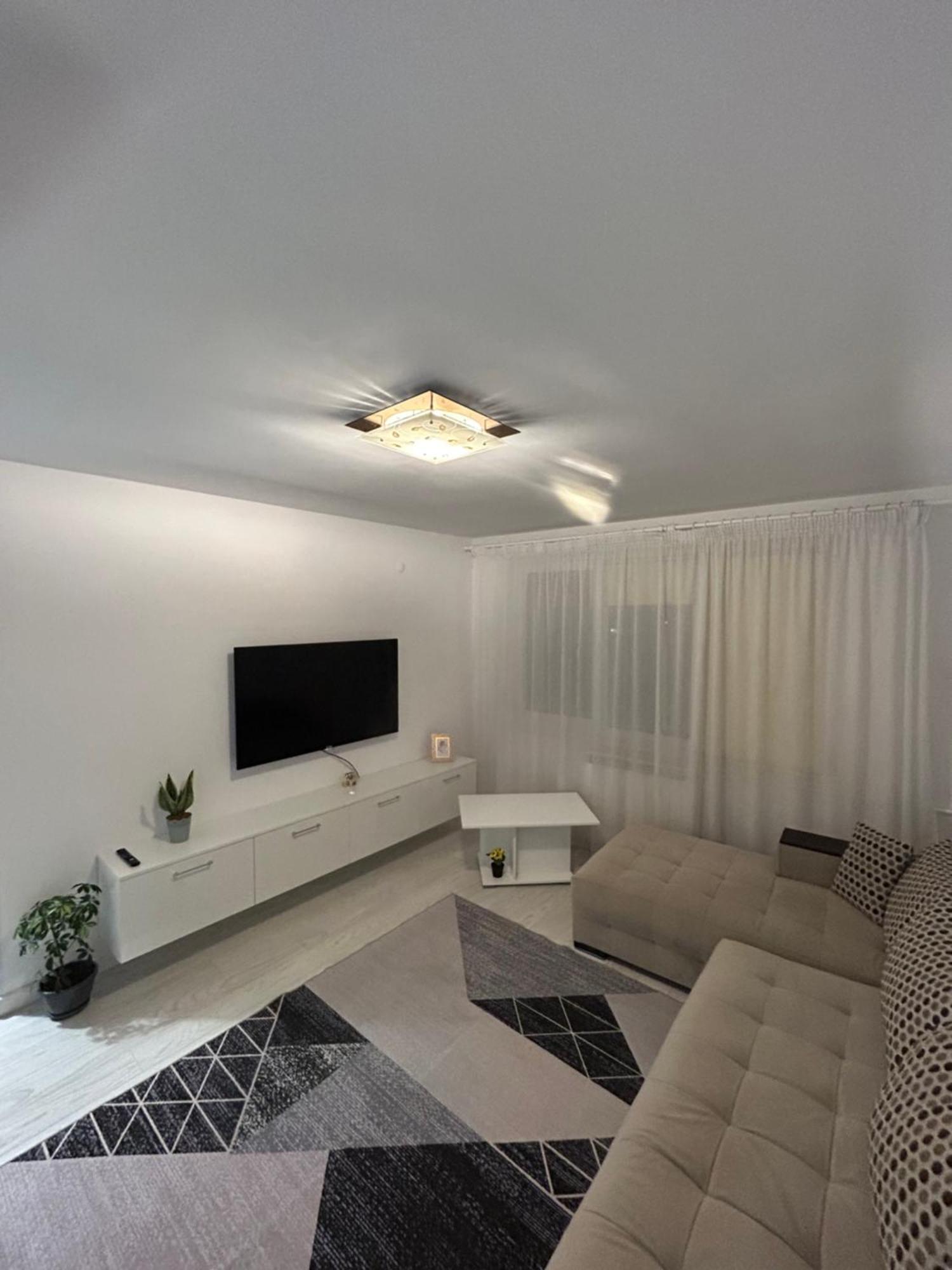 Apartament Central Рымнику-Вылча Экстерьер фото